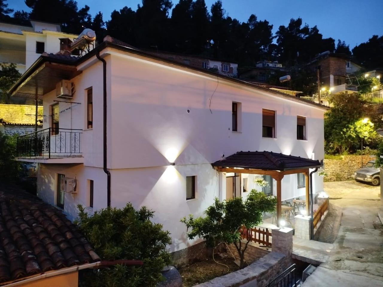 Hotel Vila Vreko B&B Berat Exterior photo